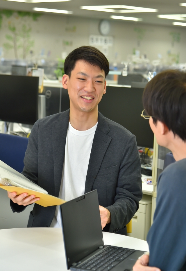 お客さまセンターにおける、受付ルールの変更・更新・運用を担う。